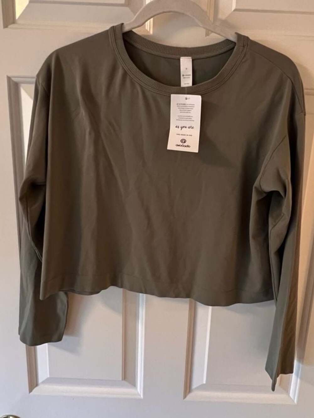 Avocado Smooth Comfort Seamless Cropped Long Sleeve Top in Olive Green